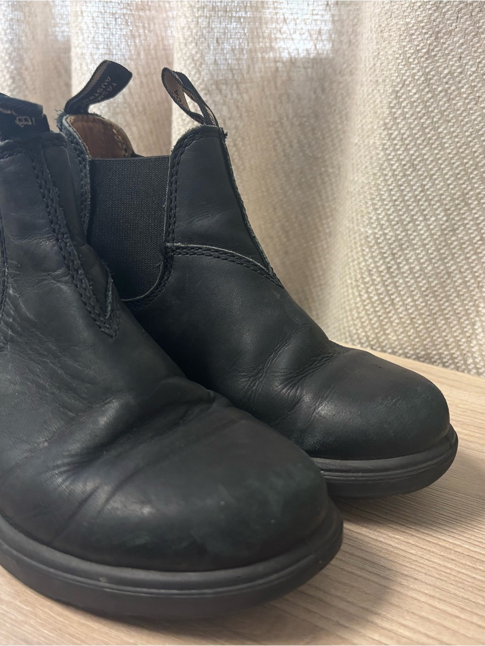 Kids size 1 Blundstone Chelsea black Boots